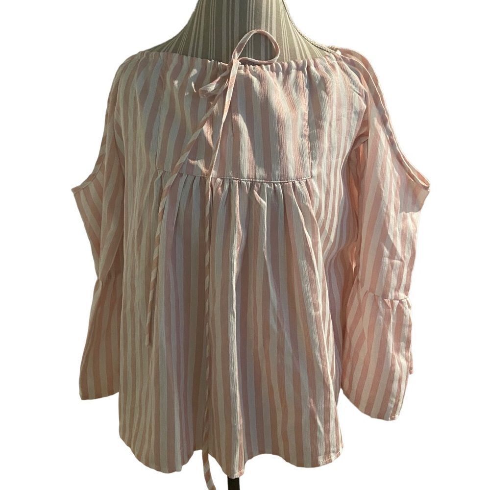And the Why size medium blouse excellent condition